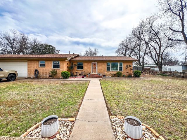 1001 SE 3rd Street, Knox City, TX 79529