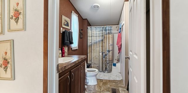 945 Lake Road, Gordonville, TX 76245