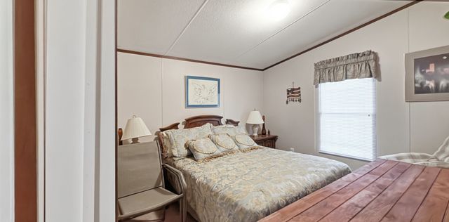 945 Lake Road, Gordonville, TX 76245
