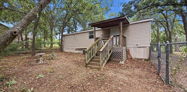 945 Lake Road, Gordonville, TX 76245
