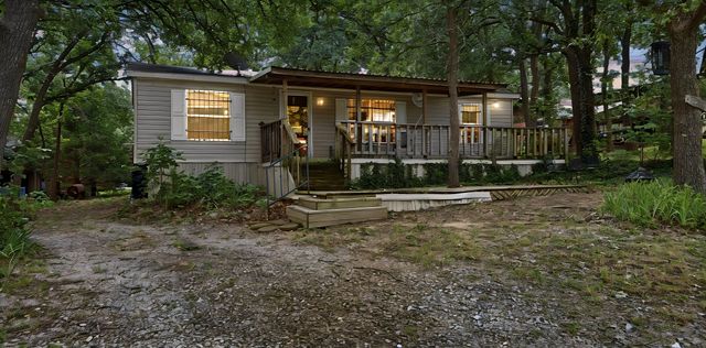 945 Lake Road, Gordonville, TX 76245