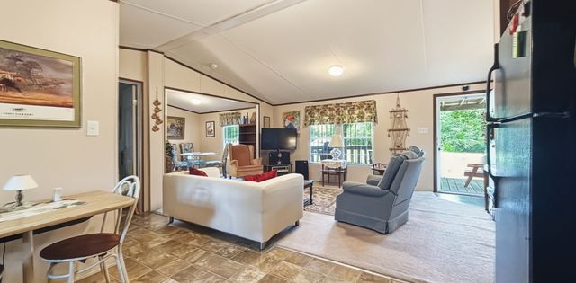 945 Lake Road, Gordonville, TX 76245