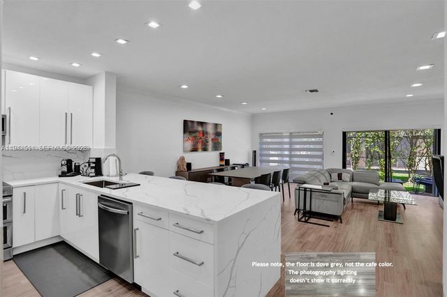 21150 Jib Court J12, Aventura, FL 33180
