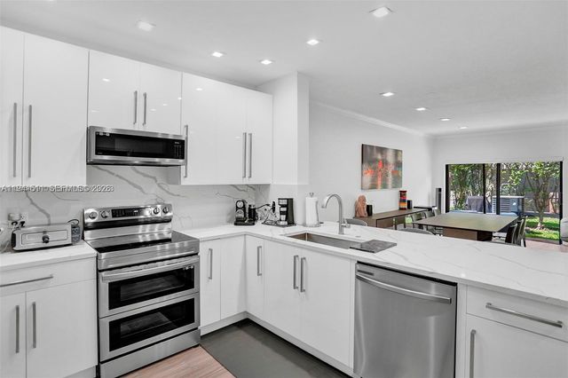 21150 Jib Court J12, Aventura, FL 33180