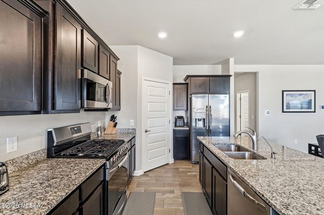 656 S Adanirom Judson Avenue, Corona De Tucson, AZ 85641