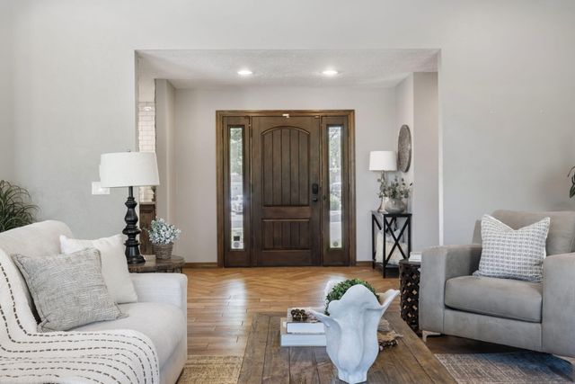 9806 Greenbrier Road NE, Albuquerque, NM 87111