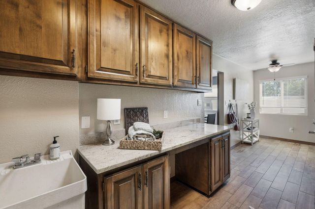 9806 Greenbrier Road NE, Albuquerque, NM 87111