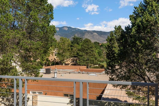 9806 Greenbrier Road NE, Albuquerque, NM 87111