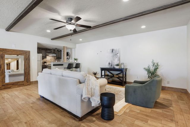 9806 Greenbrier Road NE, Albuquerque, NM 87111