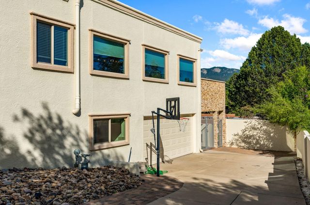 9806 Greenbrier Road NE, Albuquerque, NM 87111