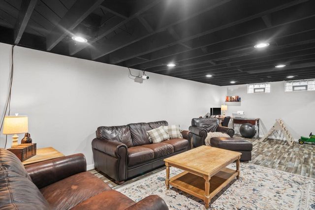 N85W17120 Ann AVENUE, Menomonee Falls, WI 53051