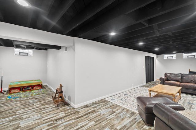 N85W17120 Ann AVENUE, Menomonee Falls, WI 53051