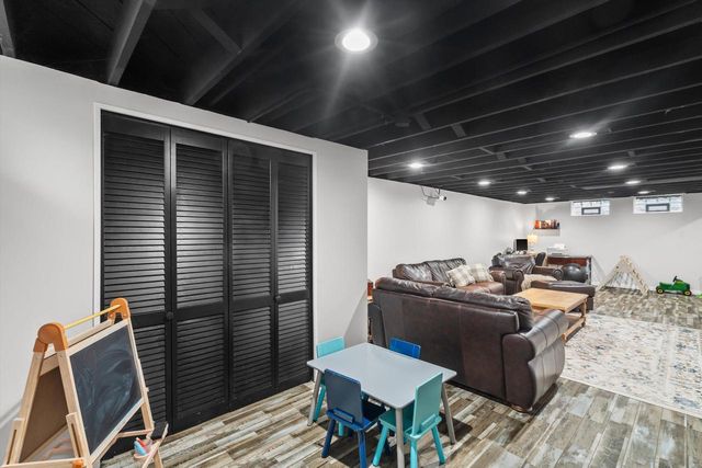 N85W17120 Ann AVENUE, Menomonee Falls, WI 53051