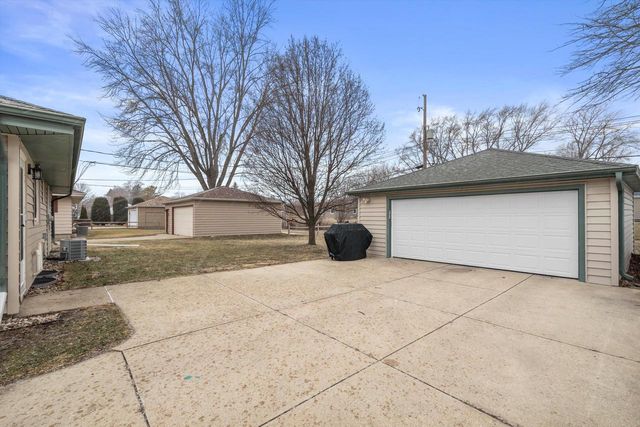 N85W17120 Ann AVENUE, Menomonee Falls, WI 53051