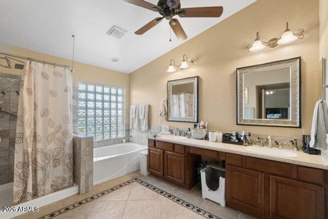 8822 W RUNION Drive, Peoria, AZ 85382