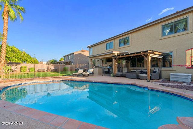 8822 W RUNION Drive, Peoria, AZ 85382