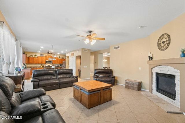 8822 W RUNION Drive, Peoria, AZ 85382