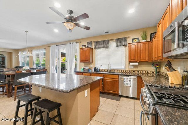 8822 W RUNION Drive, Peoria, AZ 85382