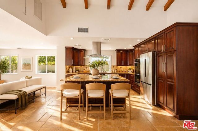 3160 Sepulveda Boulevard, Sherman Oaks, CA 91403