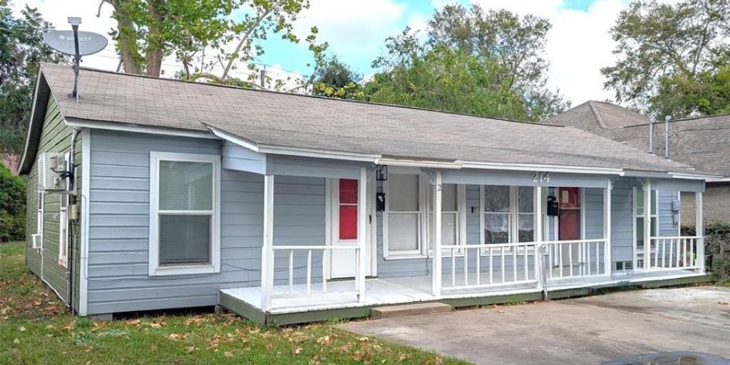 214 W Marion Street, Clute, TX 77531