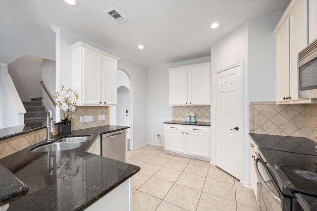 1946 Hawthorne Brook, Fresno, TX 77545