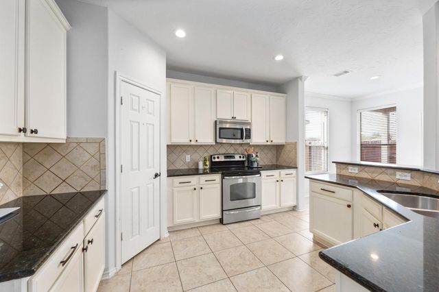 1946 Hawthorne Brook, Fresno, TX 77545