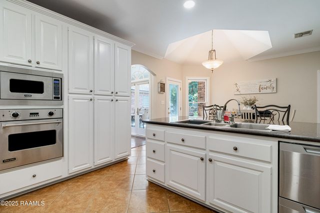 102 Bear Creek Court, Broussard, LA 70518