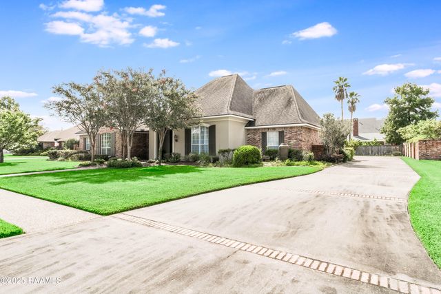 102 Bear Creek Court, Broussard, LA 70518