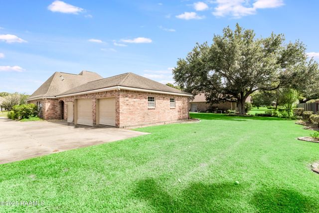 102 Bear Creek Court, Broussard, LA 70518