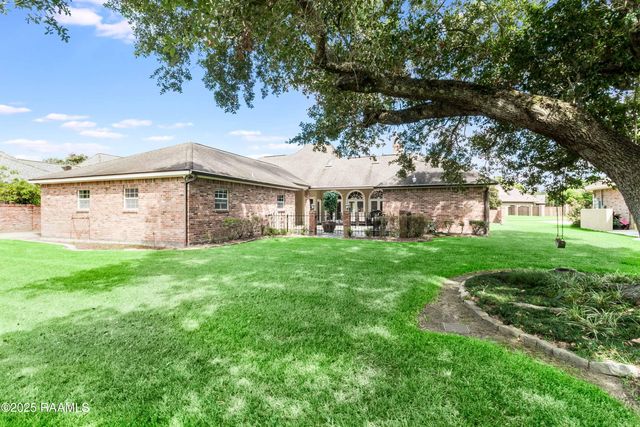 102 Bear Creek Court, Broussard, LA 70518