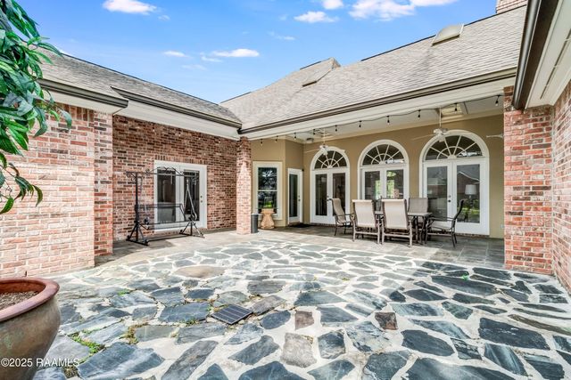 102 Bear Creek Court, Broussard, LA 70518
