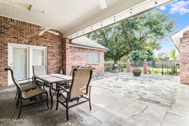 102 Bear Creek Court, Broussard, LA 70518