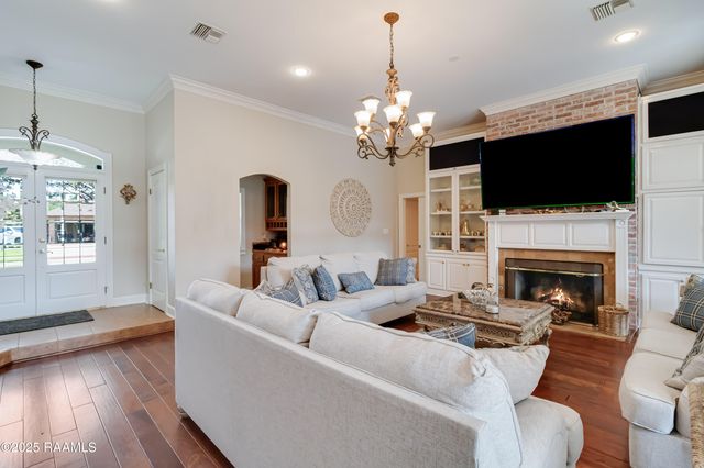102 Bear Creek Court, Broussard, LA 70518