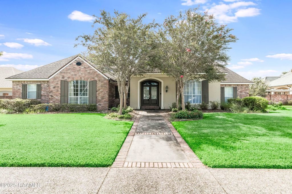 102 Bear Creek Court, Broussard, LA 70518
