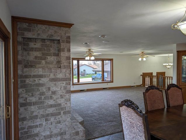 8110 E RITCHIE LANE, New London, WI 54961
