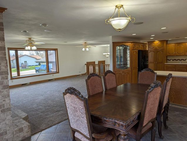 8110 E RITCHIE LANE, New London, WI 54961