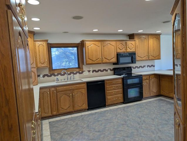 8110 E RITCHIE LANE, New London, WI 54961