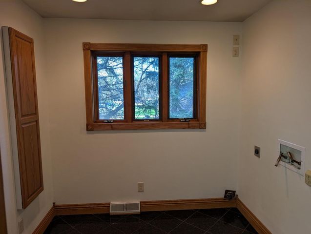 8110 E RITCHIE LANE, New London, WI 54961
