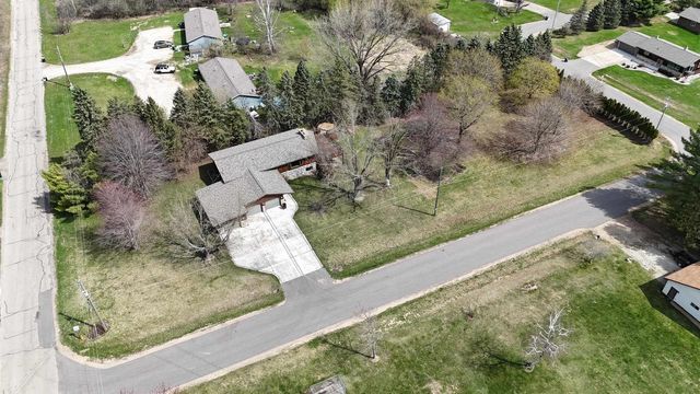 8110 E RITCHIE LANE, New London, WI 54961