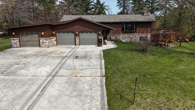 8110 E RITCHIE LANE, New London, WI 54961