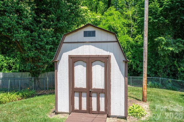 712 Crestwood Avenue, Gastonia, NC 28054