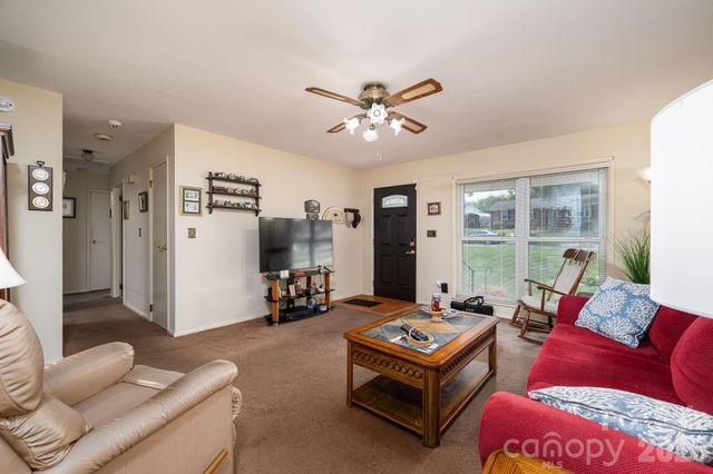 712 Crestwood Avenue, Gastonia, NC 28054