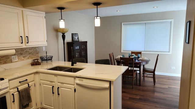159 Saratoga Court, Vernon Hills, IL 60061