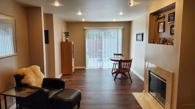 159 Saratoga Court, Vernon Hills, IL 60061