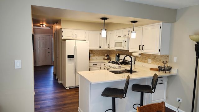 159 Saratoga Court, Vernon Hills, IL 60061
