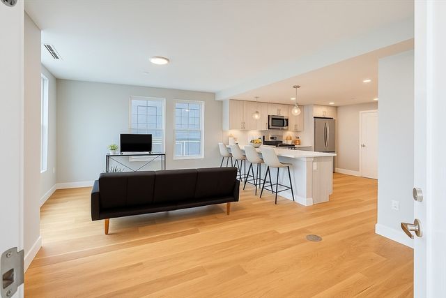 98 Prescott St 1c, Boston, MA 02128