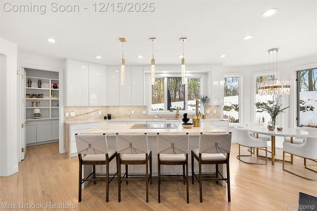 59 Hidden Ridge, Bloomfield Hills, MI 48304