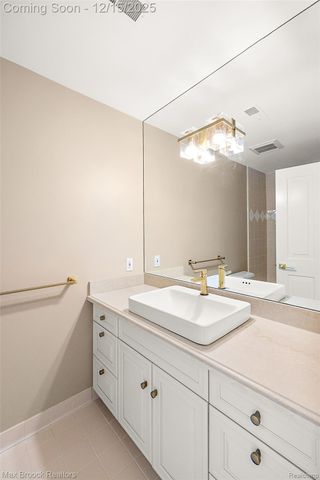 59 Hidden Ridge, Bloomfield Hills, MI 48304