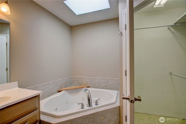 1320 E Fairhaven Avenue, Burlington, WA 98233