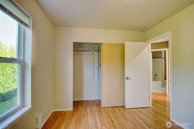 1320 E Fairhaven Avenue, Burlington, WA 98233